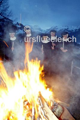 OSTERFEUER 5
